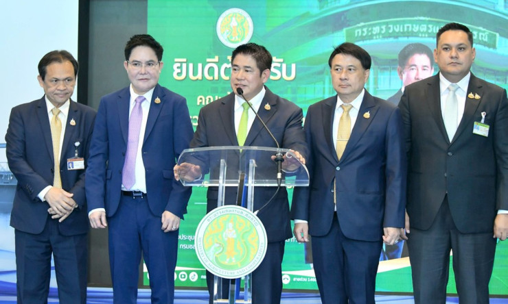 รองนายกฯธรรมนัส นำทีมเดินหน้า 6 แนวทางสานต่อนโยบายหลัก ชู 3 สร้าง ยกคุณภาพชีวิตเกษตรกรไทย